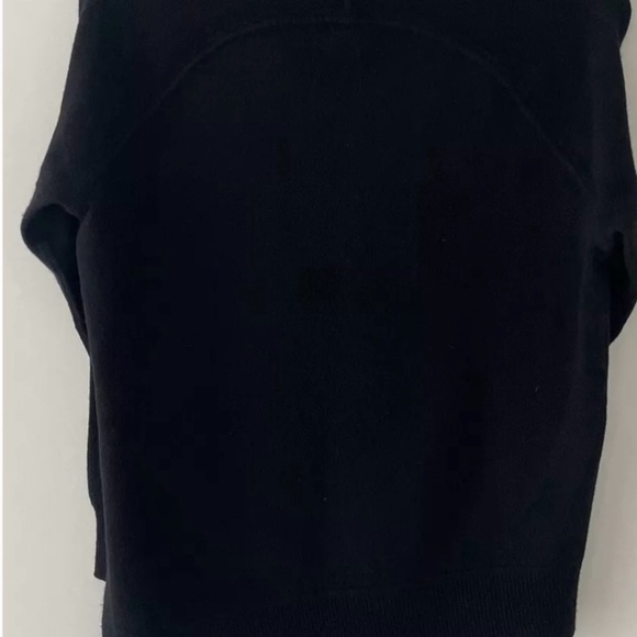 Aqua Women’s Sweater Size Medium Black Cashmere Asymmetrical  Pullover Crew Neck - Picture 2 of 5